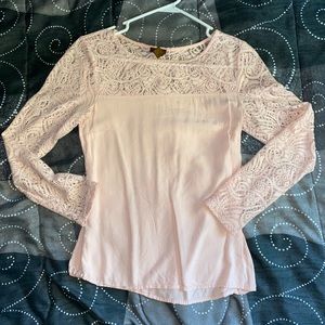 Light pink lace size small quarter sleeve